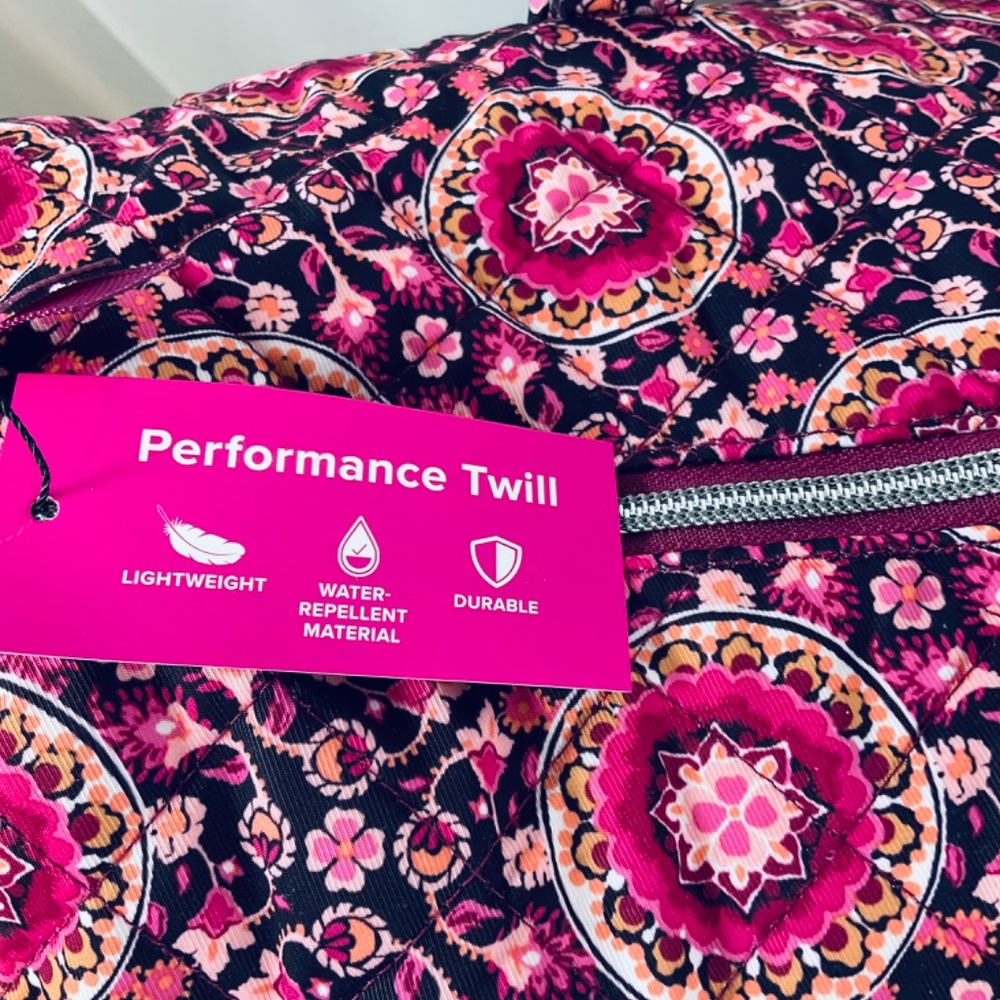 🌸Vera Bradley Small Travel Duffel Duffle Bag Suitcase Spring Break - Picture 4 of 10